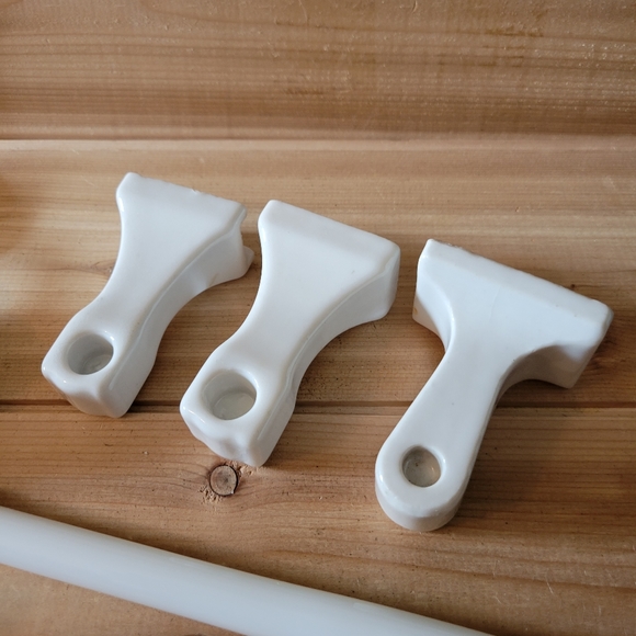 Vintage Ceramic Bathroom Fixtures - Picture 4 of 8